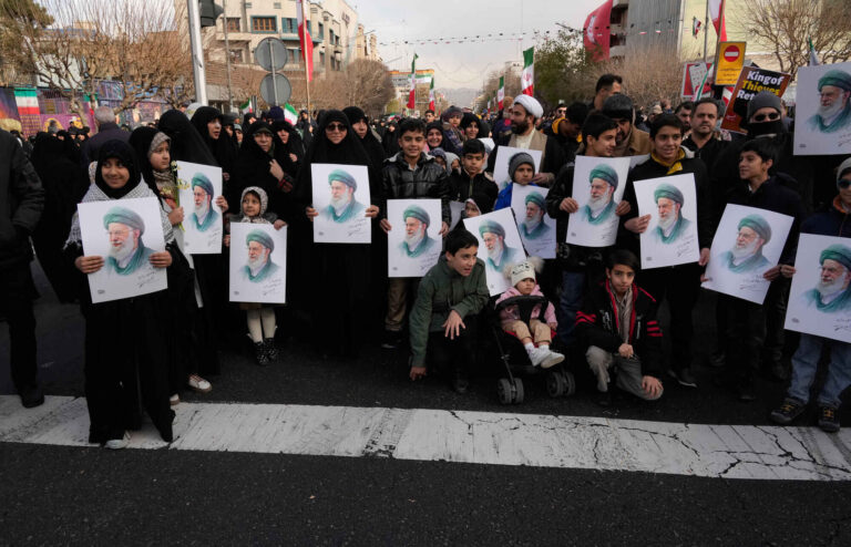 Khamenei i hedh fajin SHBA-së dhe Izraelit për të gjithë të vrarët