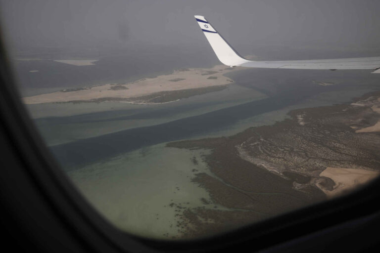 Linjet ajrore po anulojnë fluturimet duke pritur për një sulm ndaj Iranit