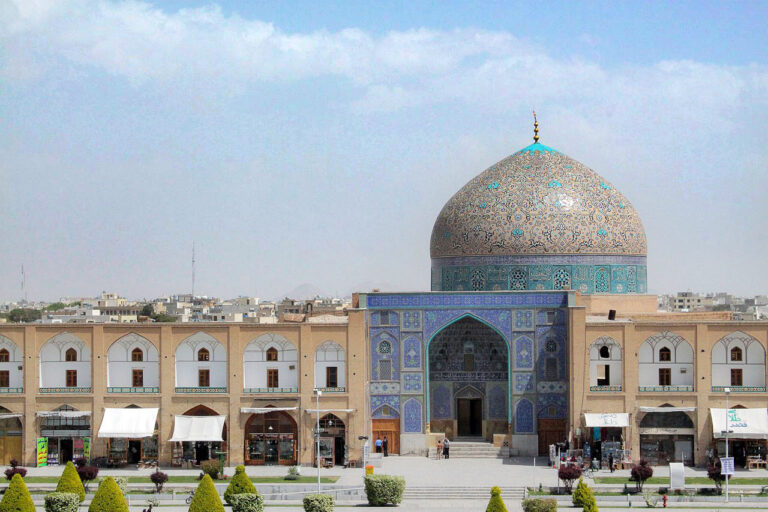 Dy nga tre xhami janë të mbyllura: Islami po dobësohet në Iran