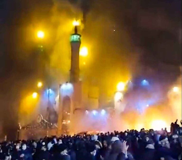 Protestat në Iran, dita 13: Xhamitë po digjen