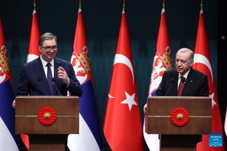 Erdogan investon dhe e forcon ekonominë e Serbisë, ndërsa Kosovës e Bosnjës u ndërton xhami pas xhamije