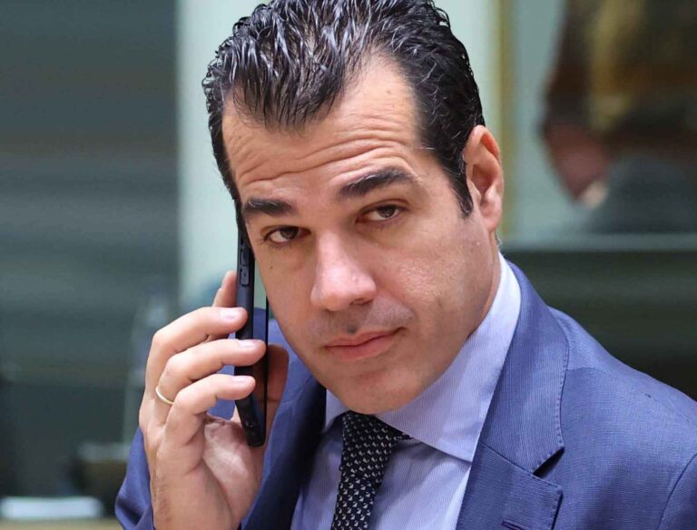 Greqia mbyll 60 xhami të paligjshme në Athinë dhe dëbon imamet