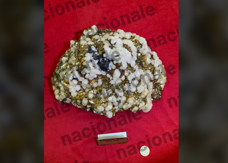 A është e mundur…? Vjosa Osmani kërkoi një gur minerar të “Trepçës” t’ia dhuronte Presidentit Donald Trump, Qeveria nuk ia dha…?!