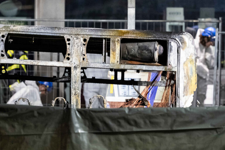 Gjashtë të vdekur pasi një burrë i vuri flakën vetes brenda një autobusi në Zvicër