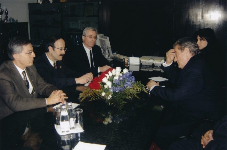 Eliot Engel dhe Harry Bajraktari, një bashkëpunim që fuqizoi zërin shqiptar në Shtetet e Bashkuara të Amerikës
