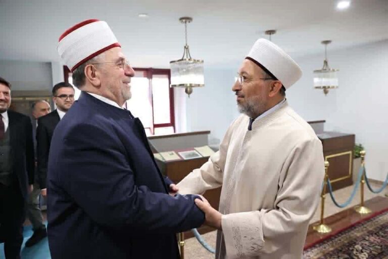 Kryesori i BIK-ut Naim Tërnava e takon në Turqi kryetarin e Dijanetit, dr. Safi Arpagush