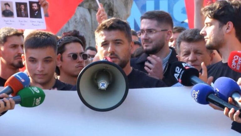 “Kombi është mbi çdo parti” – Zëri i studentëve shqiptarë për gjuhën dhe dinjitetin kombëtar
