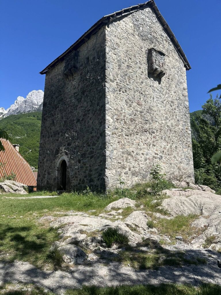 Historia e kullës së ngujimit, shembulli nga Thethi