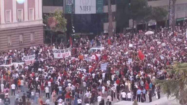 Protesta dhe fundi i një epoke politike në Shqipëri, një domosdoshmëri e kohës