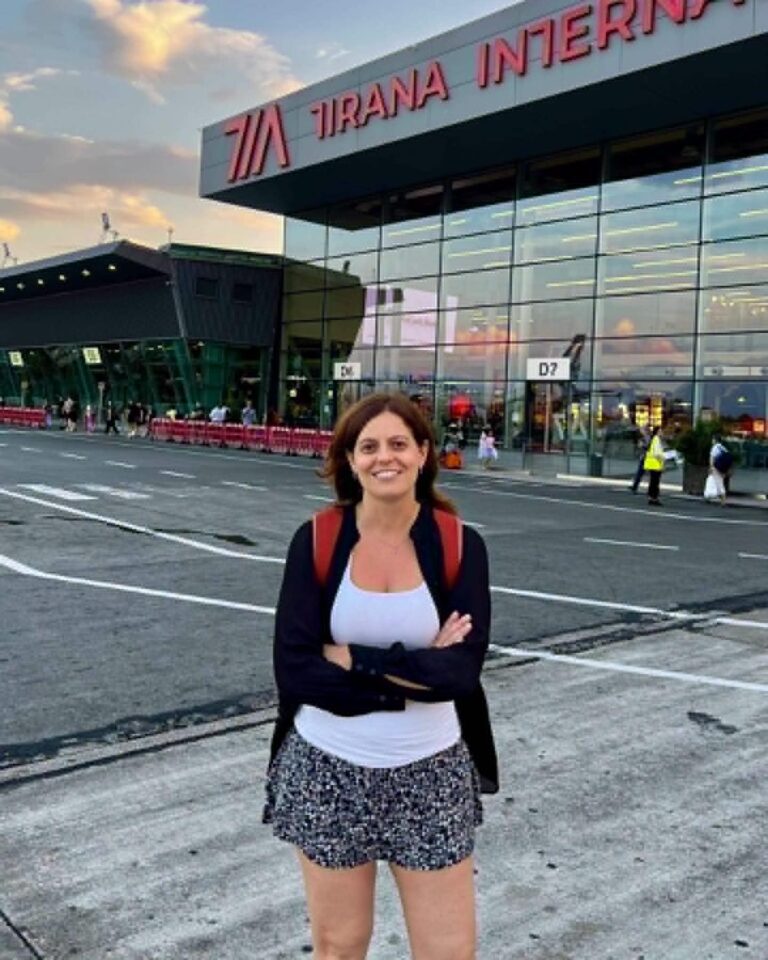 Eurodeputetja Ilaria dhe Ikbalja duhet të protestojnë për gratë në Teheran, jo për zogjtë në Tiranë