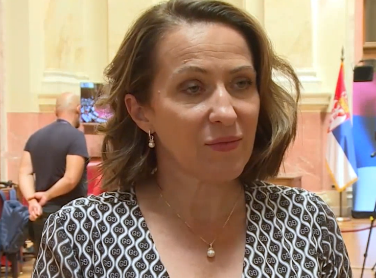 Ministrja Serbe për Administratë Publike dhe Vetëqeverisje Lokale, Snezhana Paunoviq,duhet të jap dorëheqje sa më parë dhe të përgjigjet penalisht