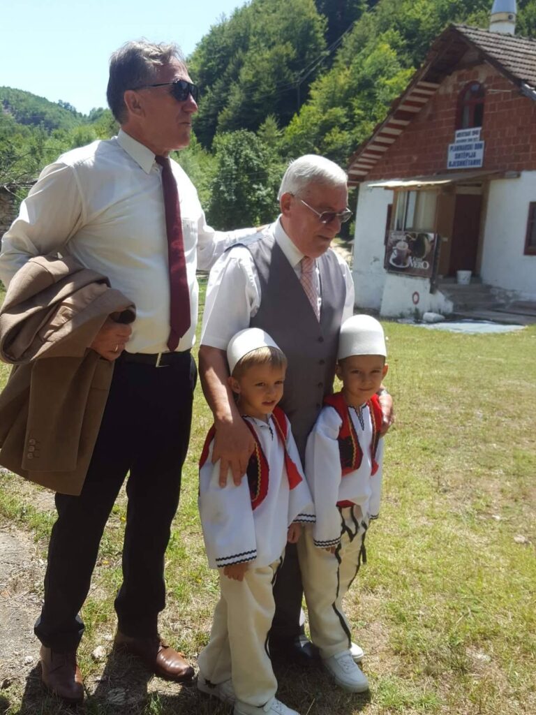 Një tubim nostalgjik në Malet e Idriz Seferit