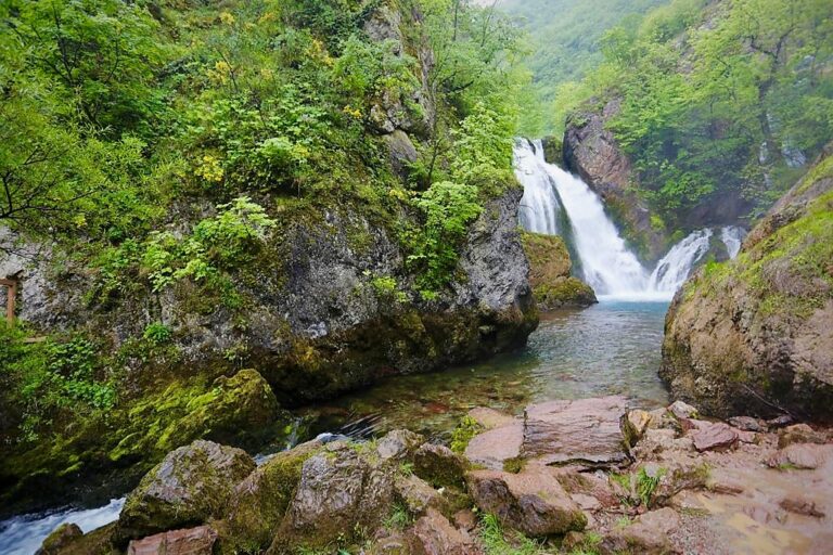 Një ditë që nuk harrohet në Radavc të Pejës, ka takime që zgjasin disa orë, por kujtimi i tyre zgjat nji jetë
