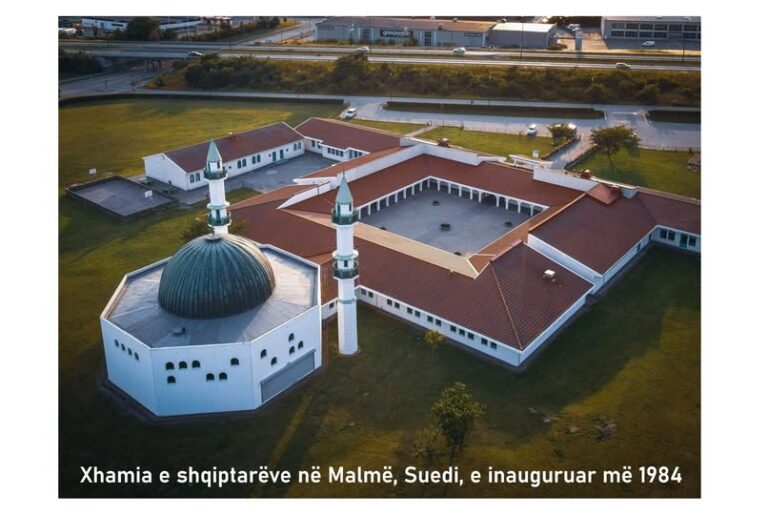 Xhamia në Malmo të Suedisë, xhamia e parë e ndërtuar në Suedi dhe në të gjithë rajonin e Skandinavisë, është ndërtuar në vitin 1984