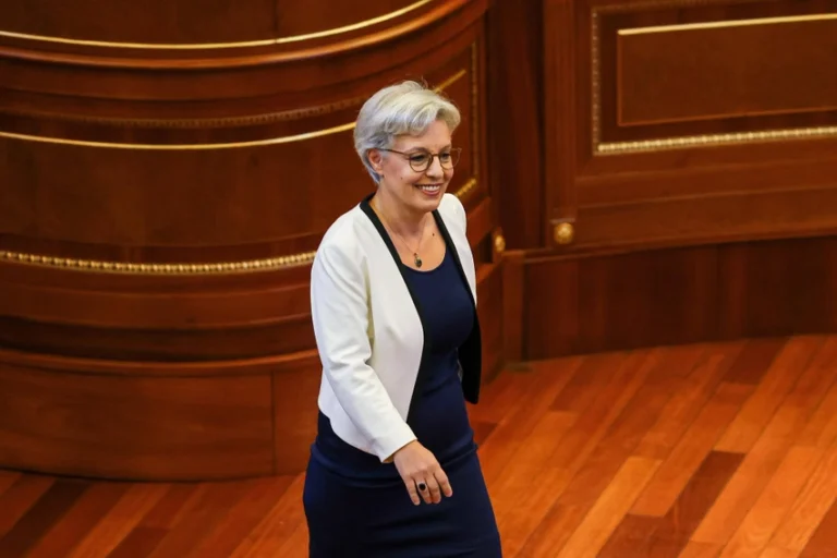 Saim Tahiraj mendon se të gjitha protestat aktuale janë kundërproduktive dhe, në vend që t’i shërbejnë Kosovës, po i shkaktojnë dëme të drejtpërdrejta shtetit të Kosovës në arenën ndërkombëtare