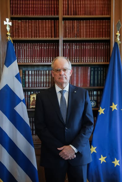 Presidenti i Greqisë Kostandin Tasulas nga Paramithia e kërcënon Shqipërinë me veto