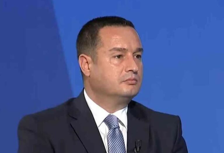Kosovës i është marr peng gjithëçka, e para së gjithash integriteti kombëtar, sepse 94 përqind Shqiptarë nuk mund të vendosin pa 6 përqind minoritar!