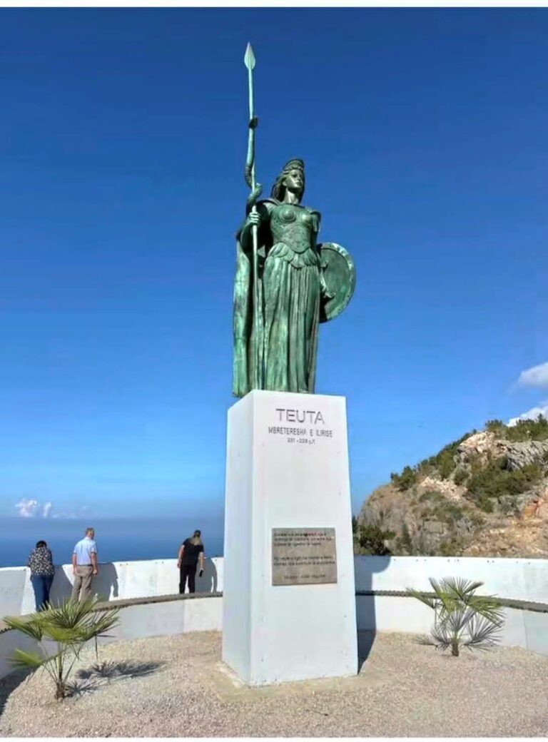 Vepër monumentale kushtuar Mretëreshës Teutë përgjatë rrugës Shëngjin-Velipojë mbi “Ranën e Hedhun”