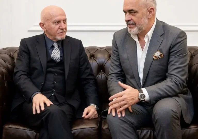 Adriatik Dosti për kurthin që Edi Rama i ngriti Hashim Thaçit dhe ish-krerëve të UÇK-së, dhe atë se si i çoi drejt “gijotinës” së Hagës
