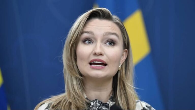 Islami duhet të përshtatet me vlerat tona Suedeze, myslimanët që nuk integrohen duhet të largohen nga vendi