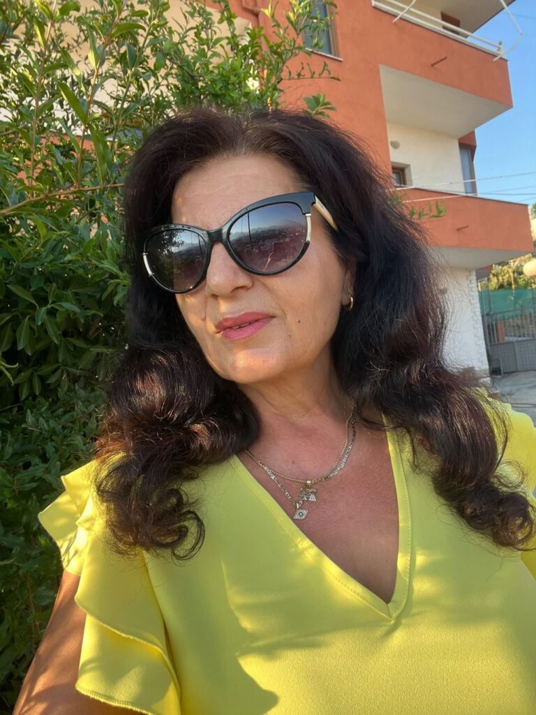 Dashuria e pathënë që jeton midis ëndrrës, dëshirës dhe mungesës, së poetës Lola Shehi