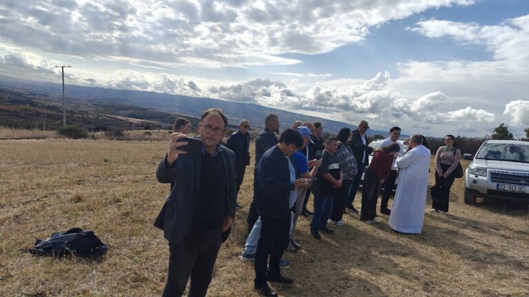 Sot në Zogaj të Vushtrrisë, tek vendi ku do të ndërtohet Kisha Shën Flori e Shën Lauri, pati pagëzime